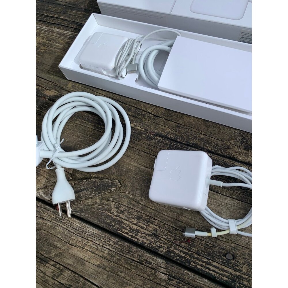 MacBook Air 2016 Bundle 13 Inch Complete In Box Mint Two Magsafe Power Adapters - Picture 2 of 12
